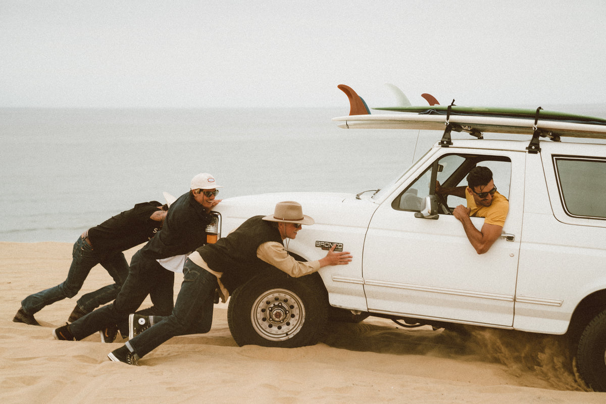 Ford Bronco - Surf Trip T-Shirt 